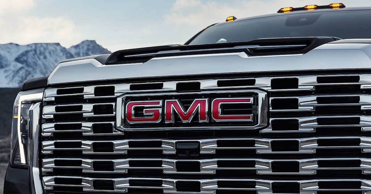 2025 GMC Sierra 2500 Grill and GMC logo up close