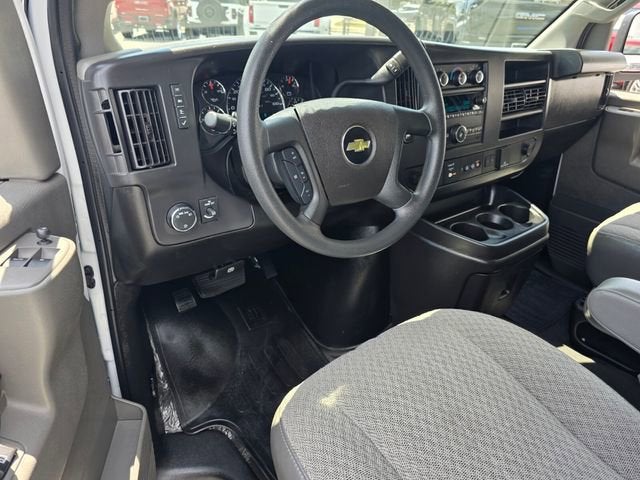 2024 Chevrolet Express Passenger 3500 1LT