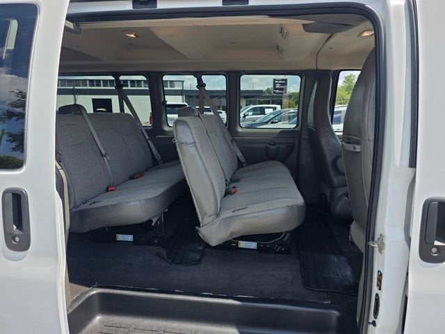 2024 Chevrolet Express Passenger 3500 1LT