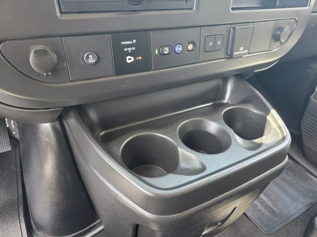2024 Chevrolet Express Passenger 3500 1LT