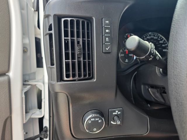 2024 Chevrolet Express Passenger 3500 1LT