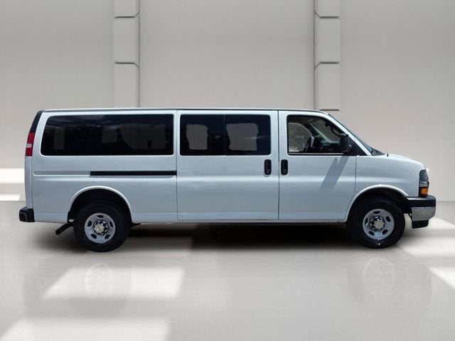 2024 Chevrolet Express Passenger 3500 1LT