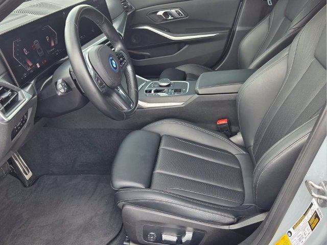 2023 BMW 3 Series 330e - Photo 10