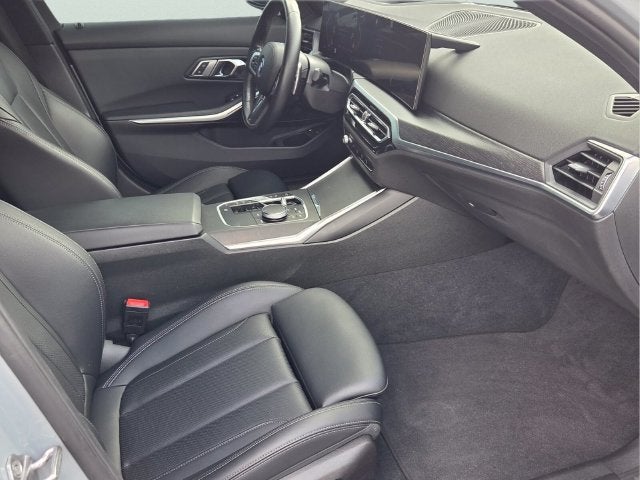 2023 BMW 3 Series 330e - Photo 18