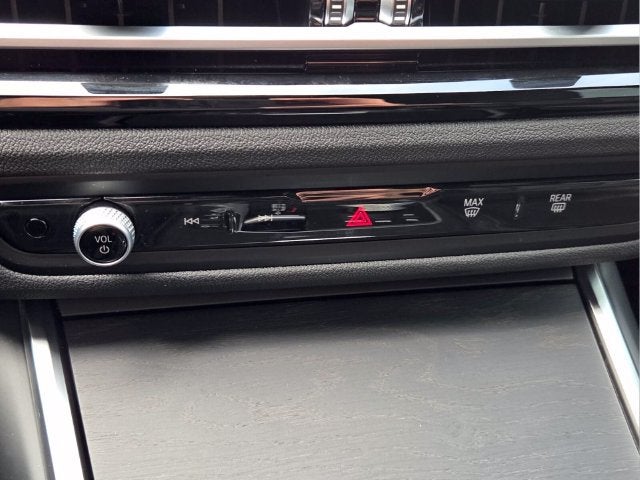 2023 BMW 3 Series 330e - Photo 28