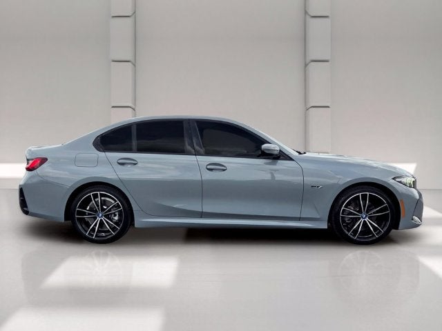 2023 BMW 3 Series 330e - Photo 6
