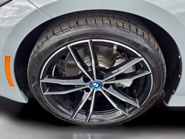 2023 BMW 3 Series 330e - Photo 9