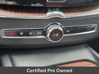 2024 Volvo XC60 Ultimate Dark Theme