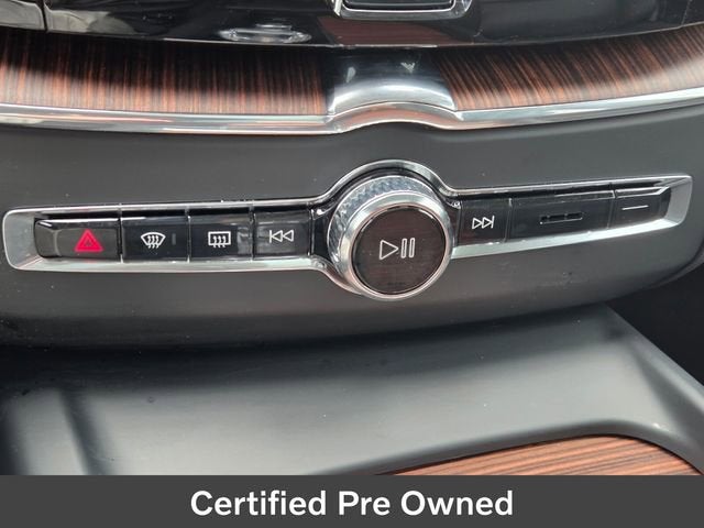 2024 Volvo XC60 Ultimate Dark Theme