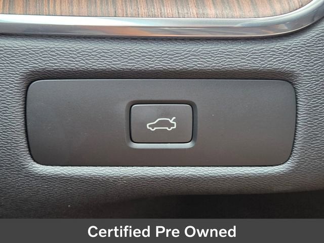 2024 Volvo XC60 Ultimate Dark Theme