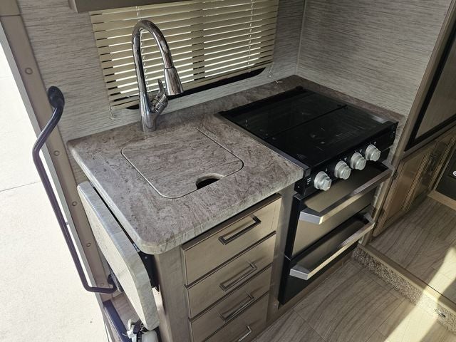 2021 Ford E-Series Cutaway Base