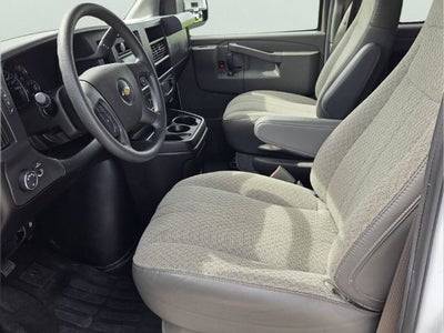 2025 Chevrolet Express Passenger 1LT