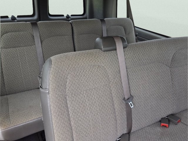 2025 Chevrolet Express Passenger 1LT