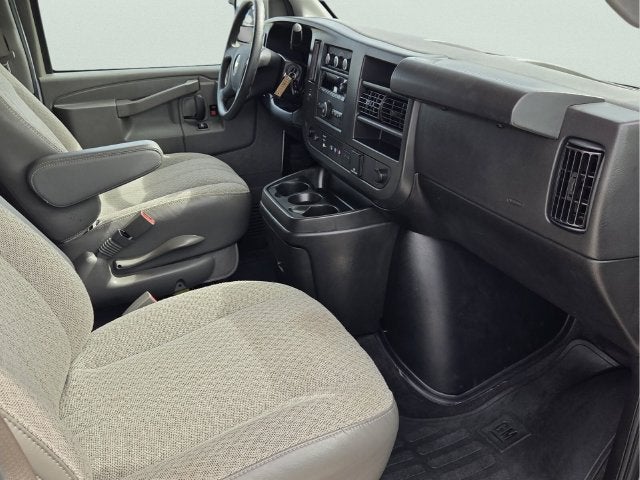 2025 Chevrolet Express Passenger 1LT