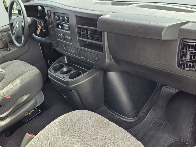 2025 Chevrolet Express Passenger 1LT