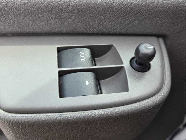 2025 Chevrolet Express Passenger 1LT