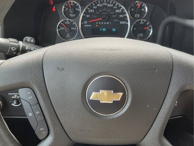 2025 Chevrolet Express Passenger 1LT