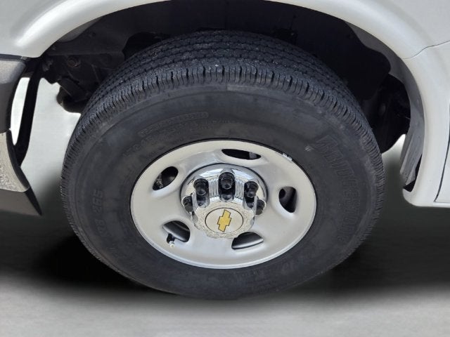 2025 Chevrolet Express Passenger 1LT