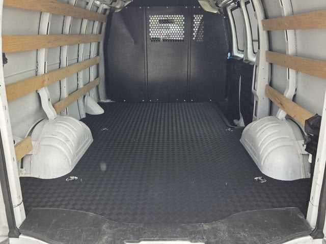 2025 Chevrolet Express Cargo WT