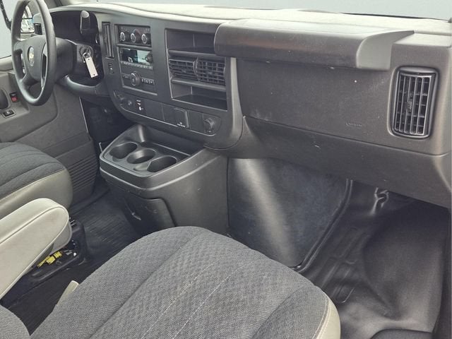 2025 Chevrolet Express Cargo WT