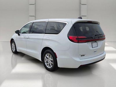 2027 Chrysler Pacifica Select FWD