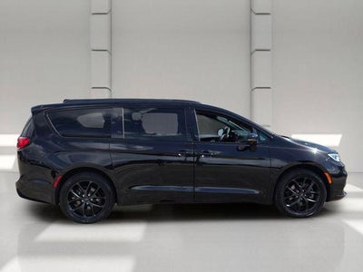 2024 Chrysler Pacifica Touring L AWD